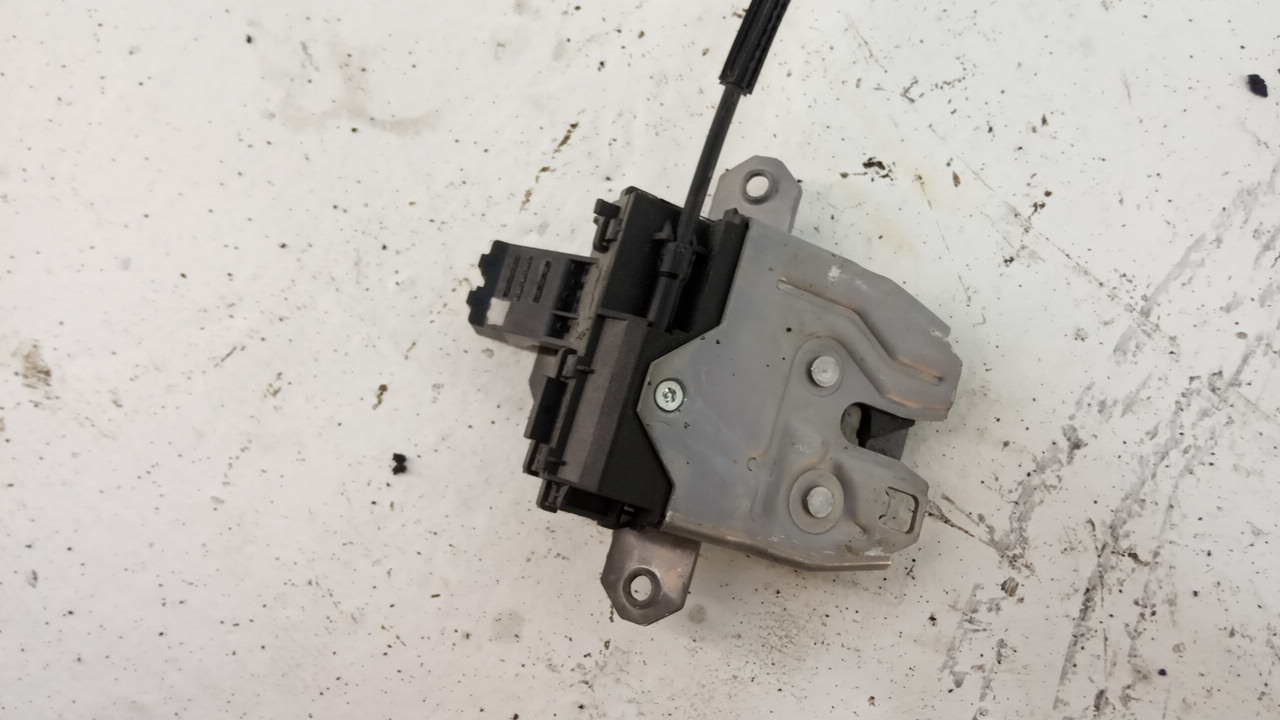 Замок багажника