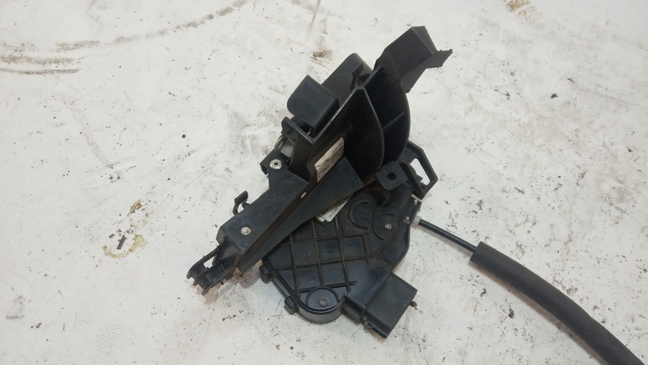 Замок двери задней правой