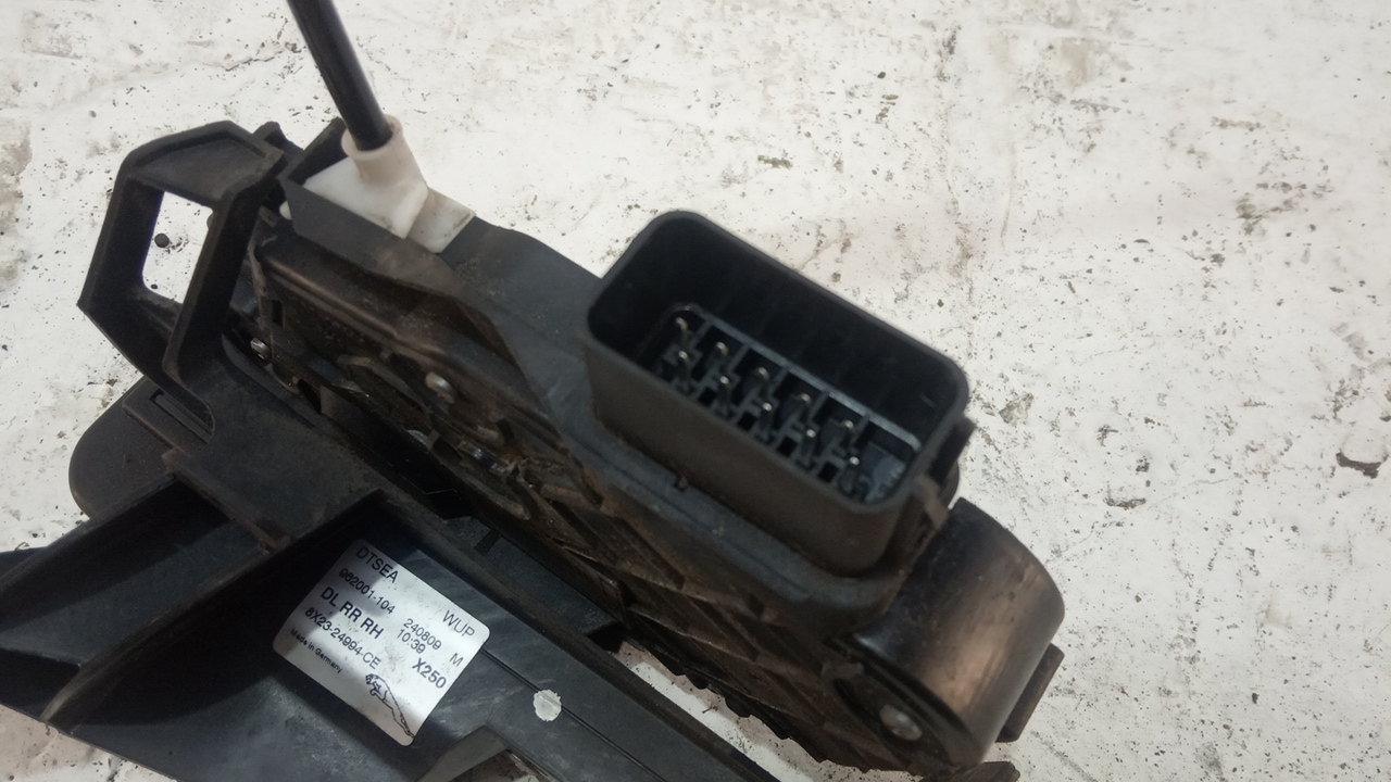 Замок двери задней правой