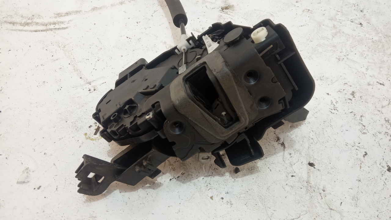 Замок двери задней правой