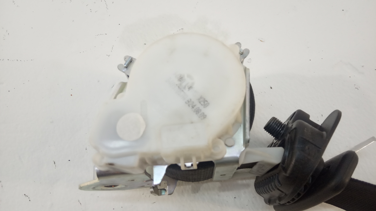 Ремень безопасности с пиропатроном