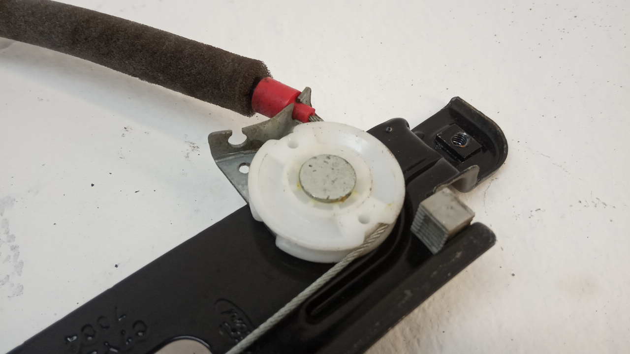 Стеклоподъемник электр. задний левый