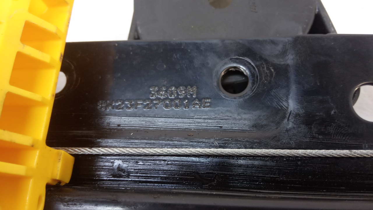 Стеклоподъемник электр. задний левый