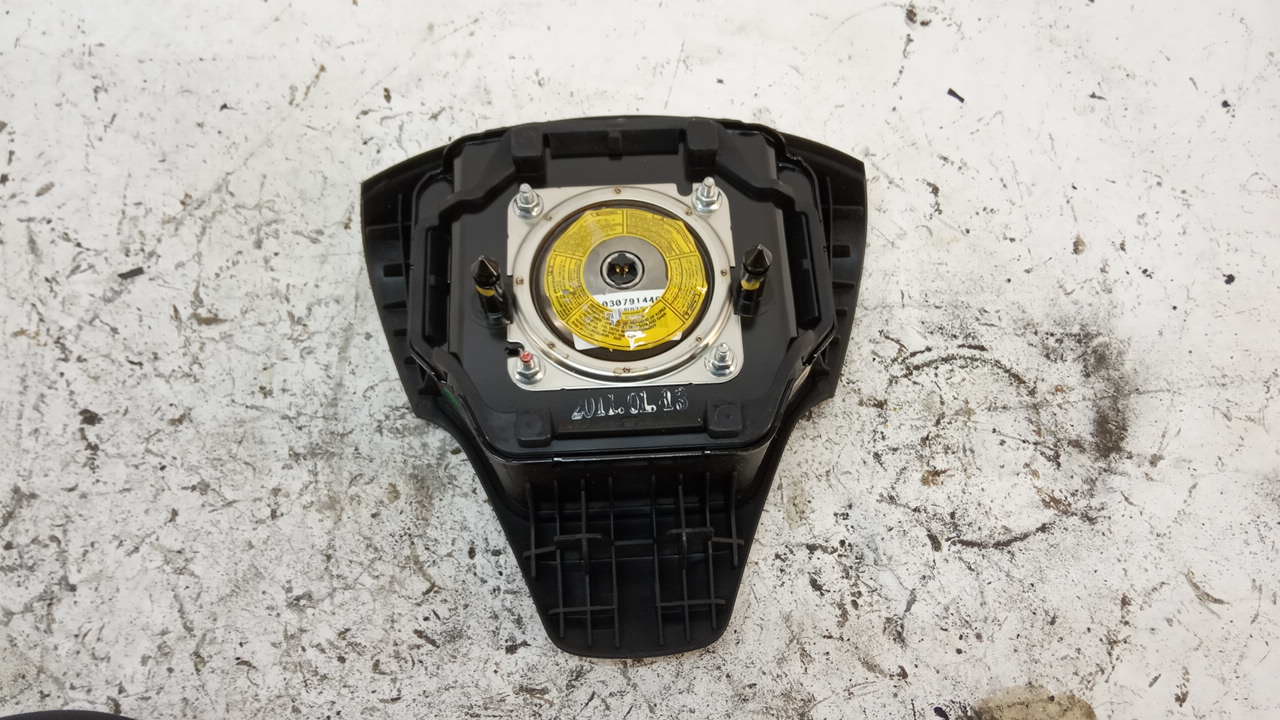 Подушка безопасности в рулевое колесо