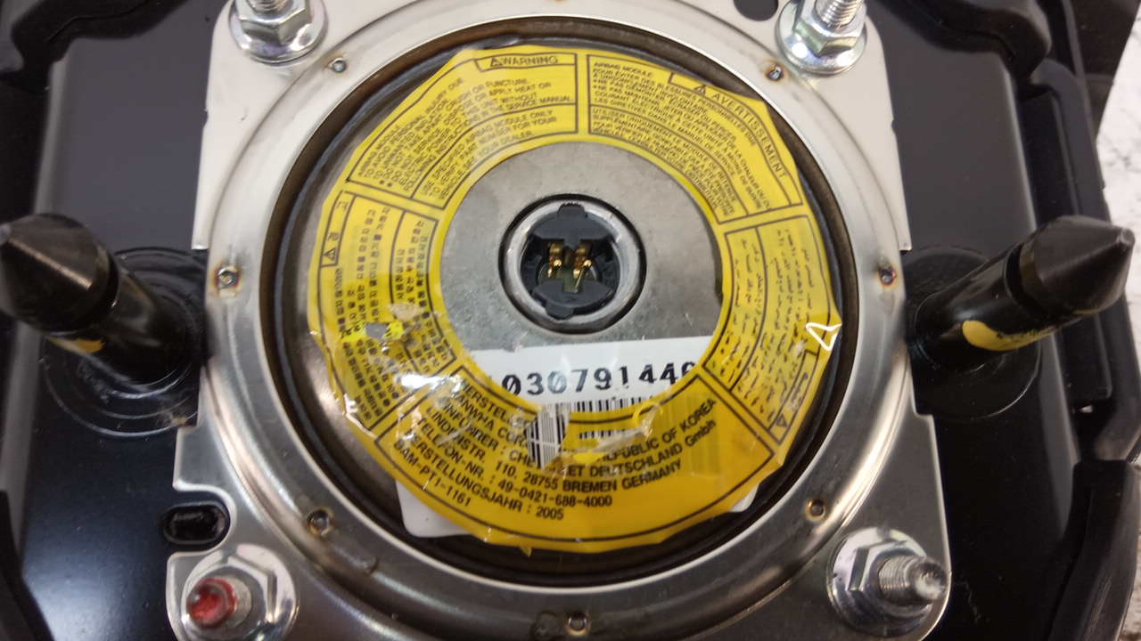 Подушка безопасности в рулевое колесо