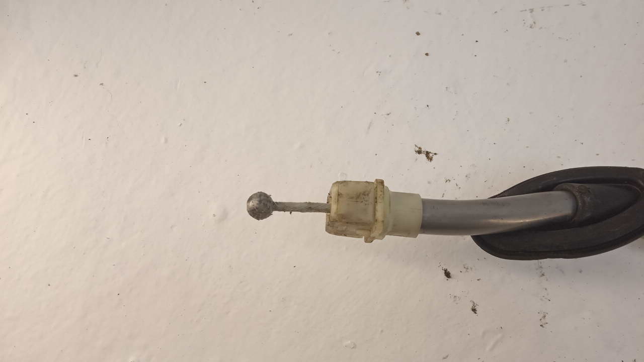 Трос стояночного тормоза