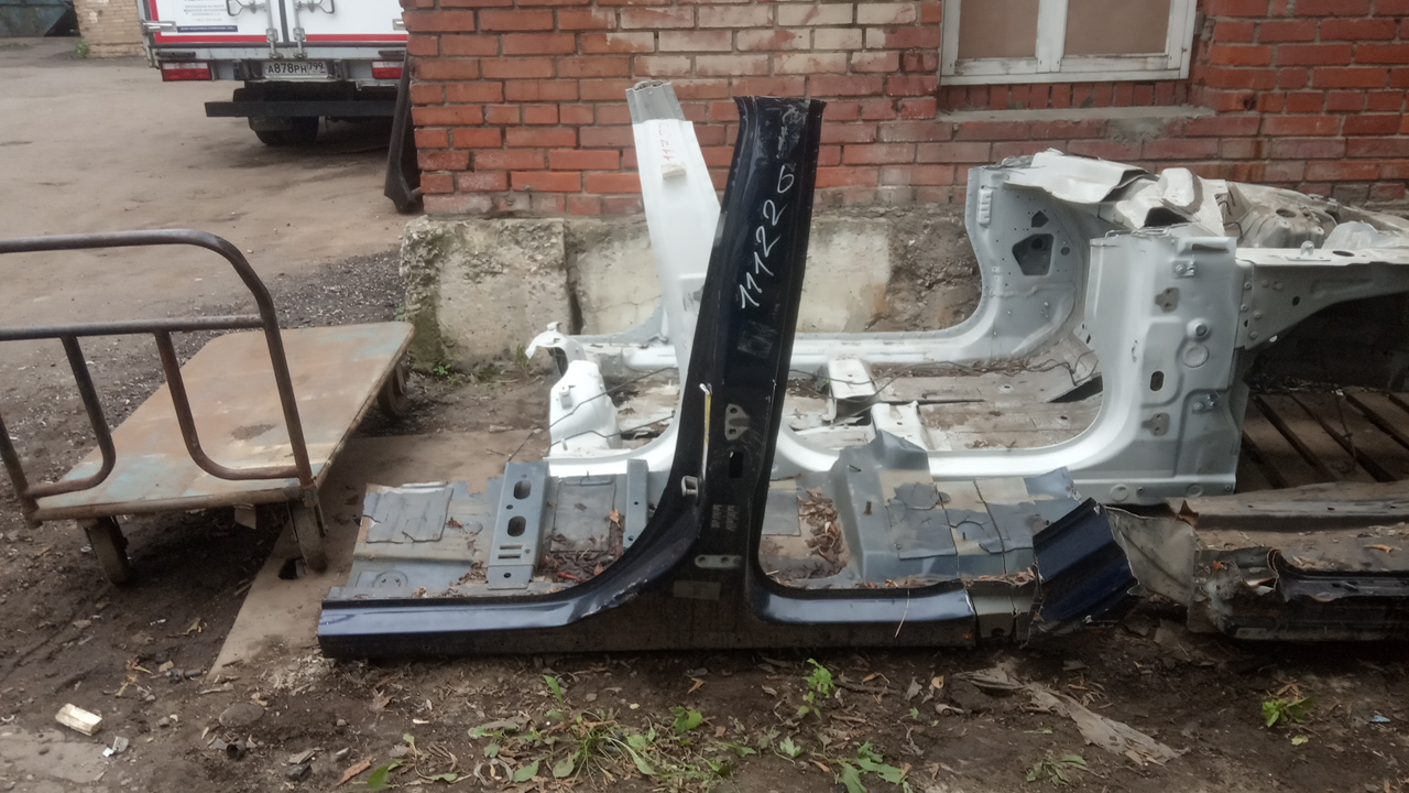 Порог со стойкой левый