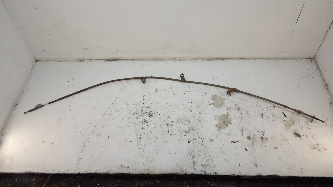 Трос стояночного тормоза правый