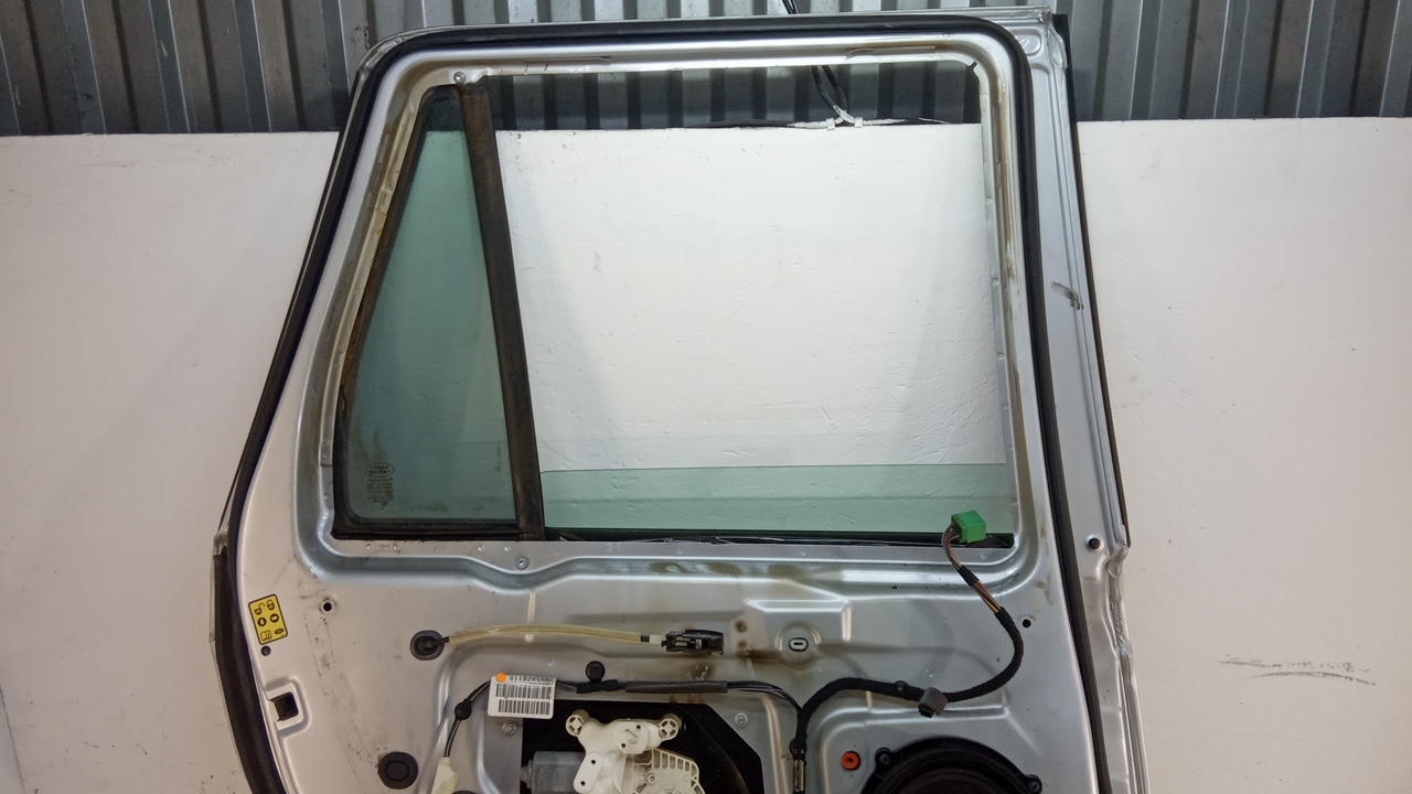 Дверь задняя левая