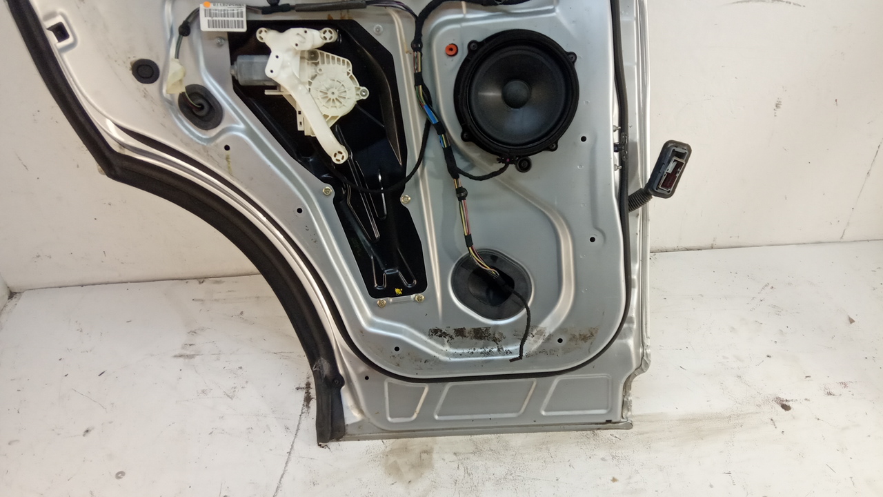 Дверь задняя левая