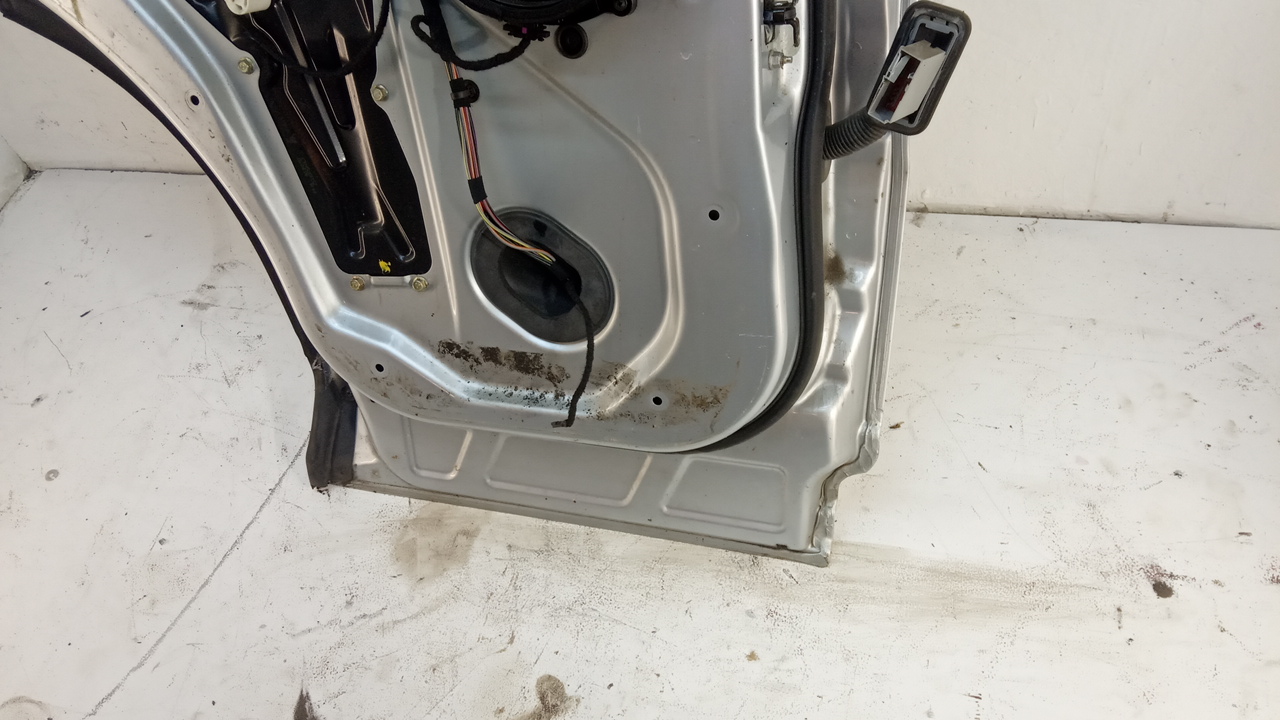 Дверь задняя левая