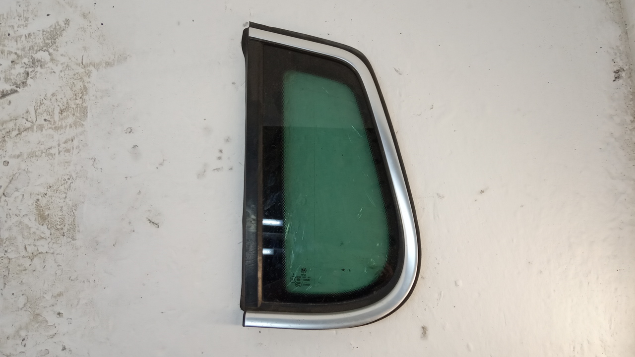 Стекло кузовное глухое левое