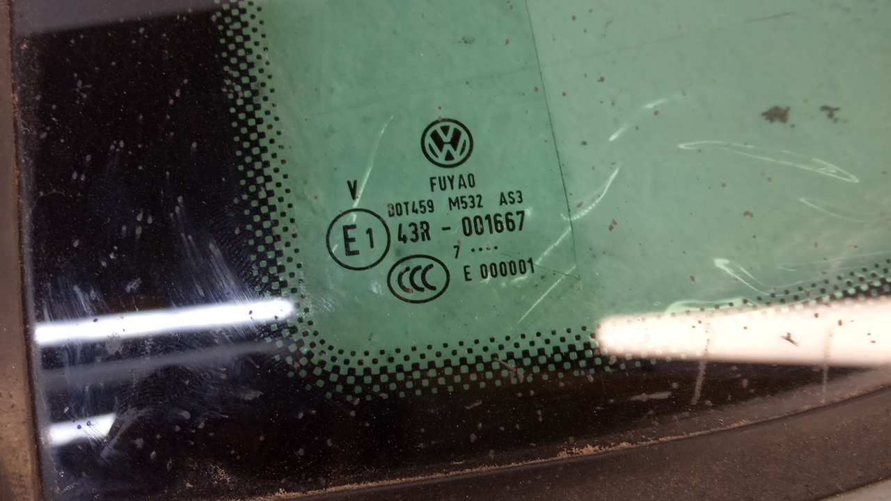 Стекло кузовное глухое левое