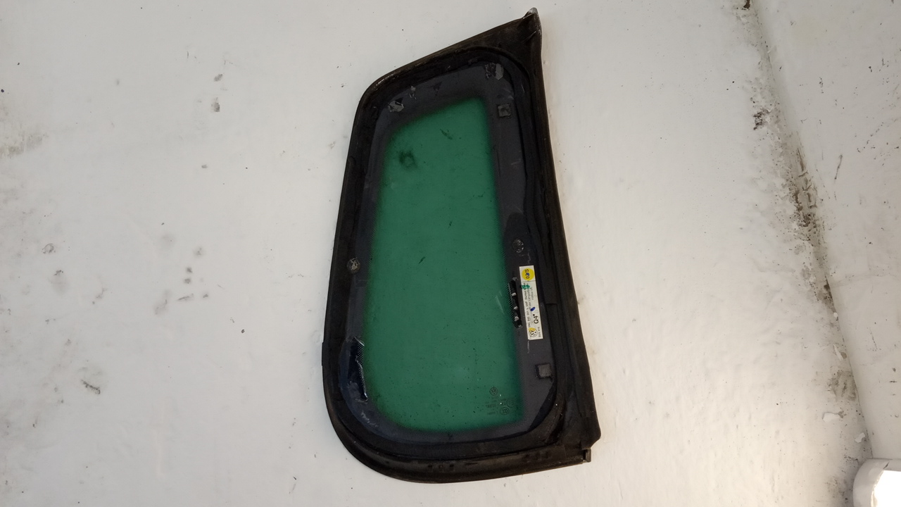 Стекло кузовное глухое левое