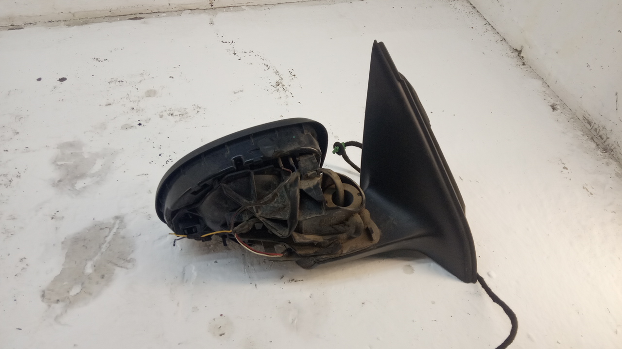 Зеркало правое электрическое