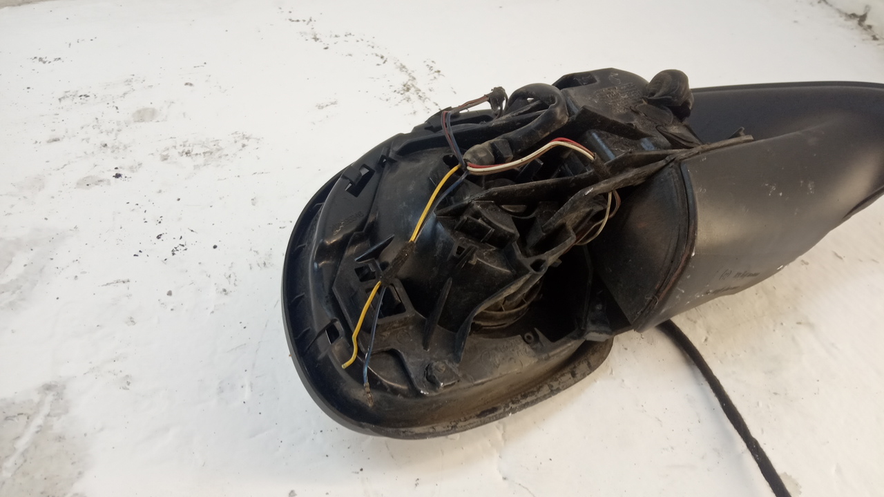 Зеркало правое электрическое