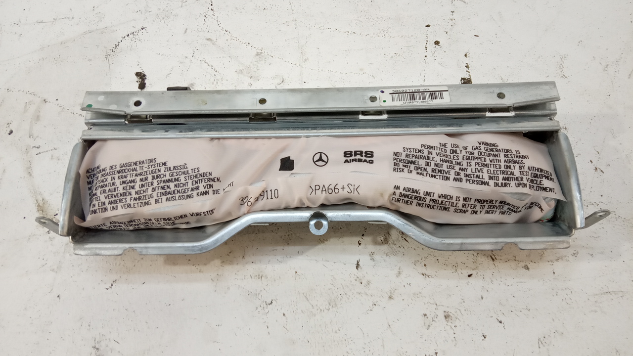 Подушка безопасности пассажирская (в торпедо)