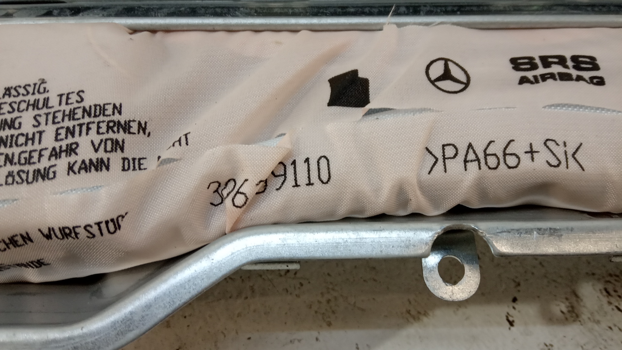 Подушка безопасности пассажирская (в торпедо)