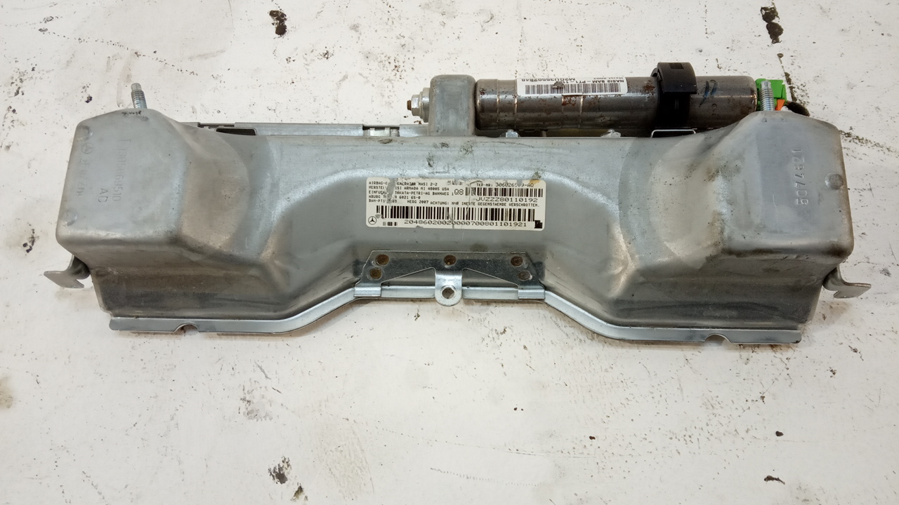 Подушка безопасности пассажирская (в торпедо)