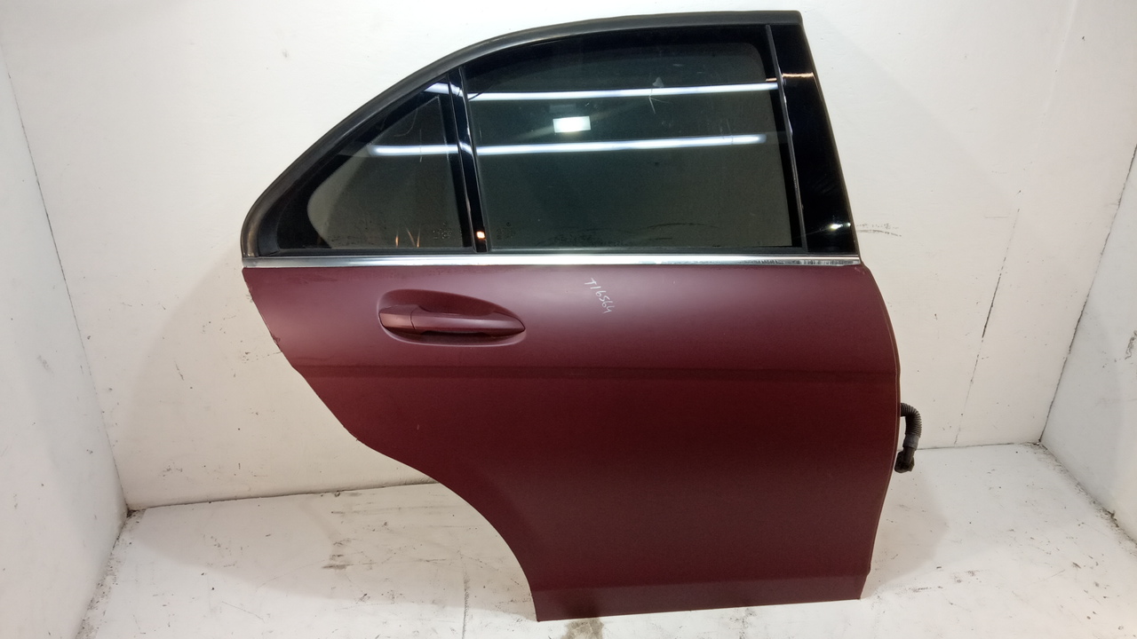 Стекло двери задней правой (форточка)