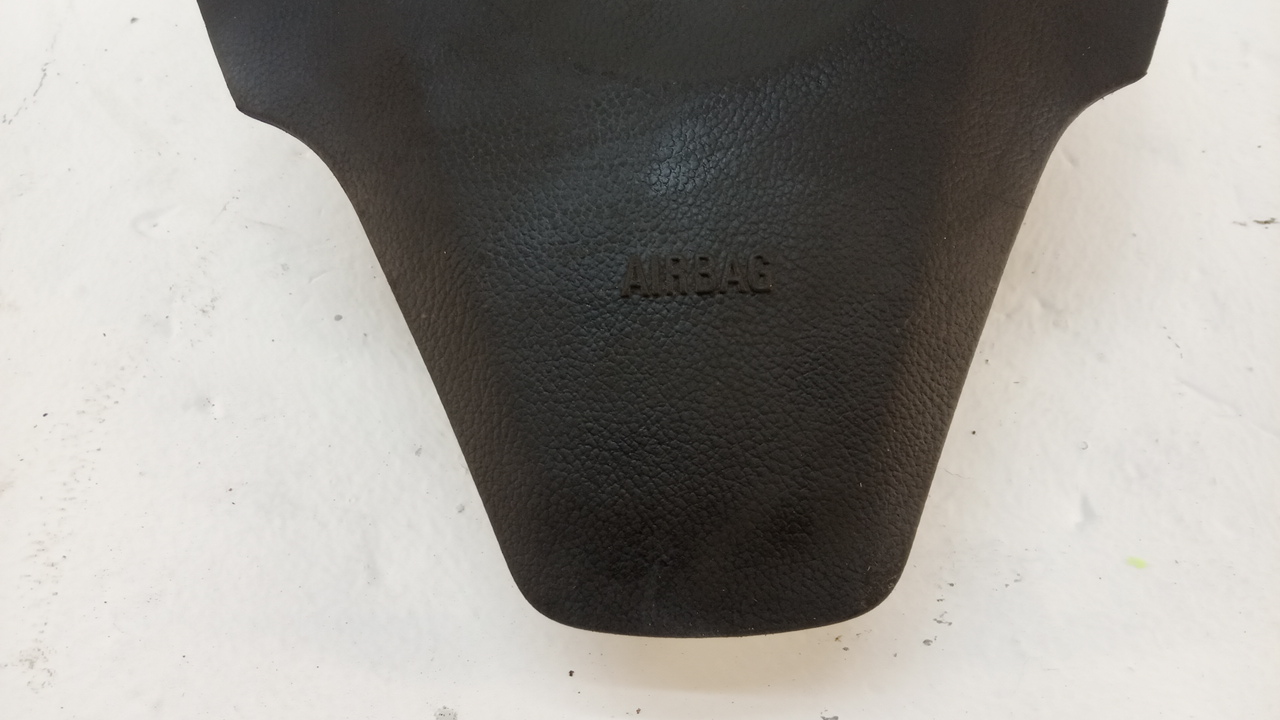 Подушка безопасности в рулевое колесо