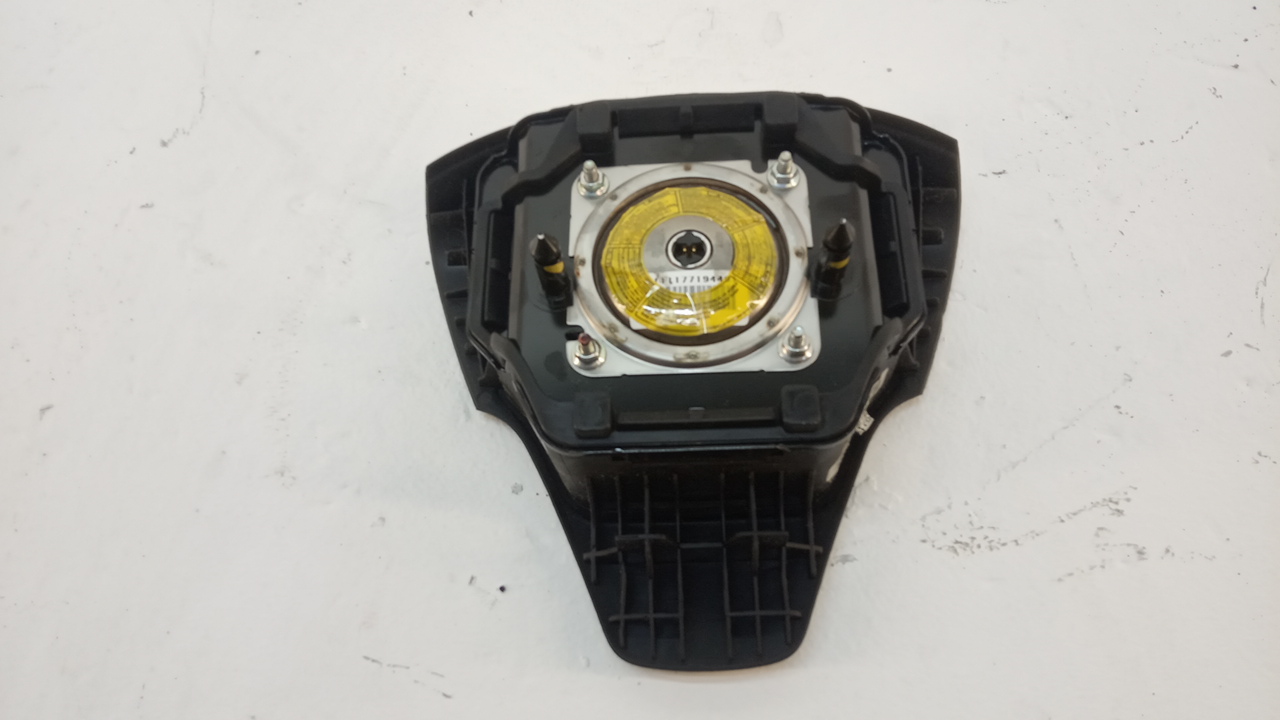 Подушка безопасности в рулевое колесо