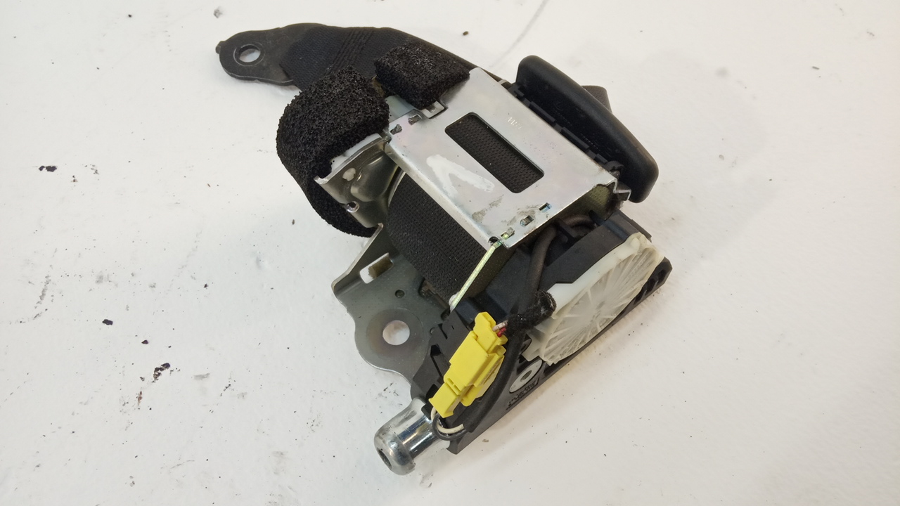 Ремень безопасности