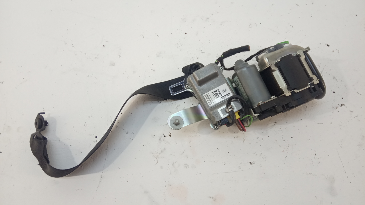 Ремень безопасности с пиропатроном