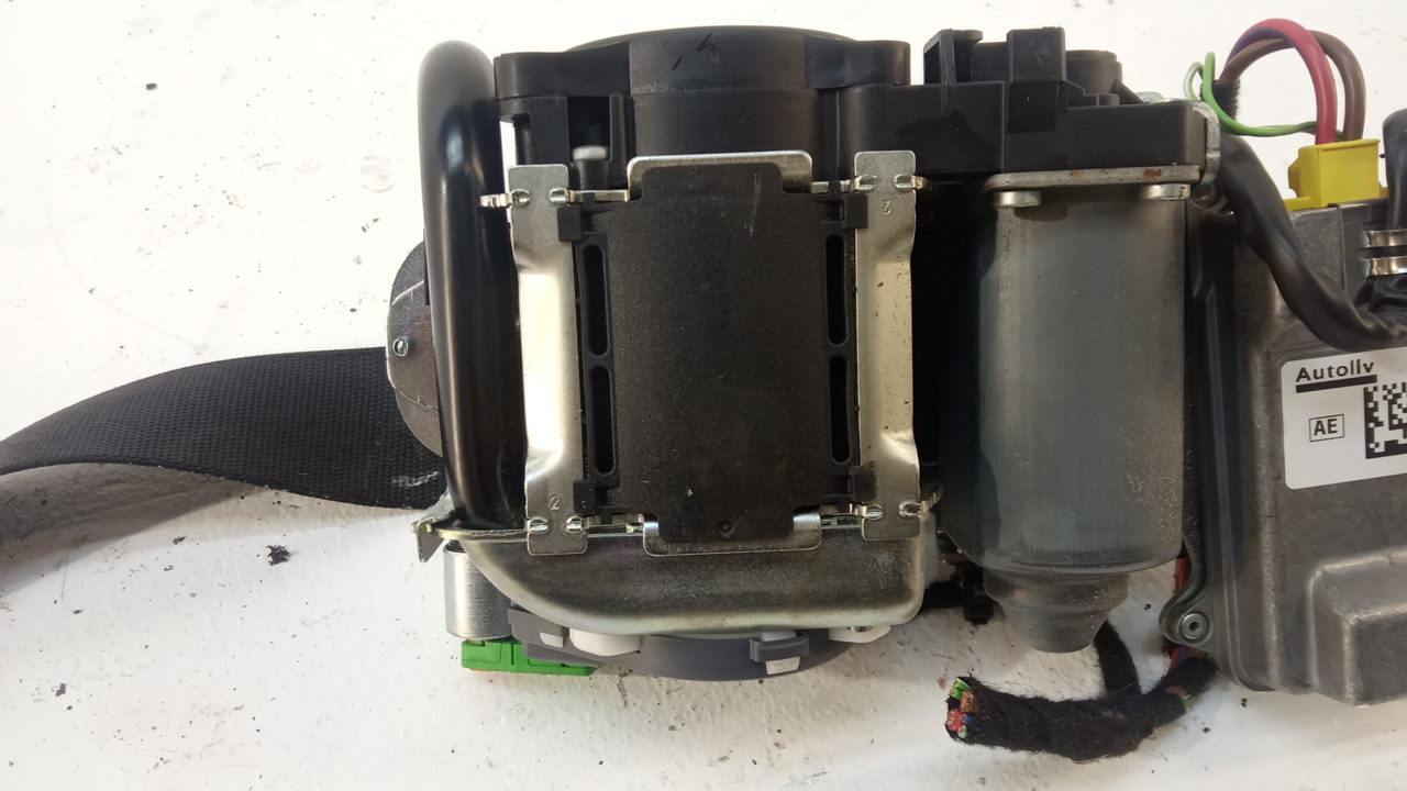 Ремень безопасности с пиропатроном