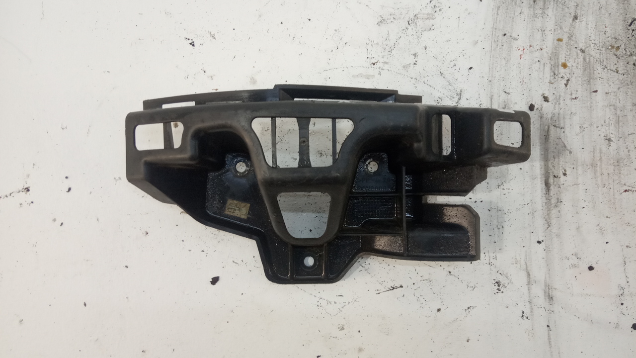 Кронштейн заднего бампера левый