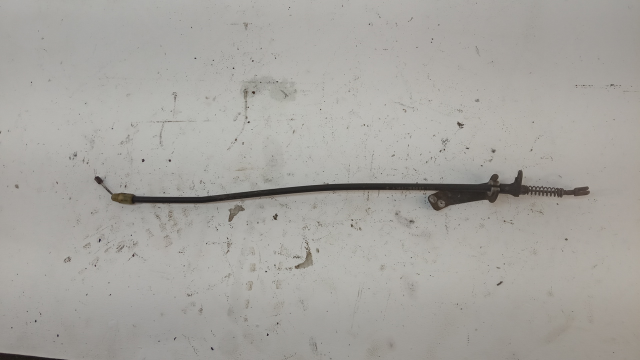 Трос стояночного тормоза правый