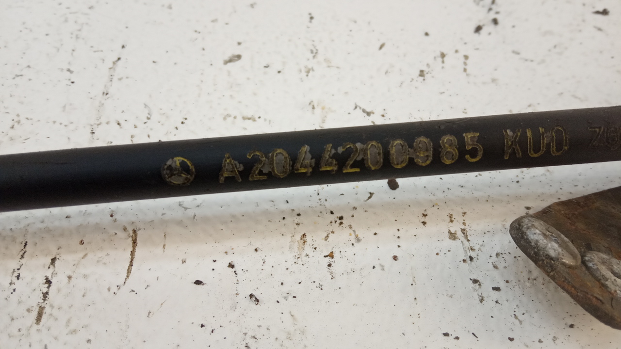 Трос стояночного тормоза правый