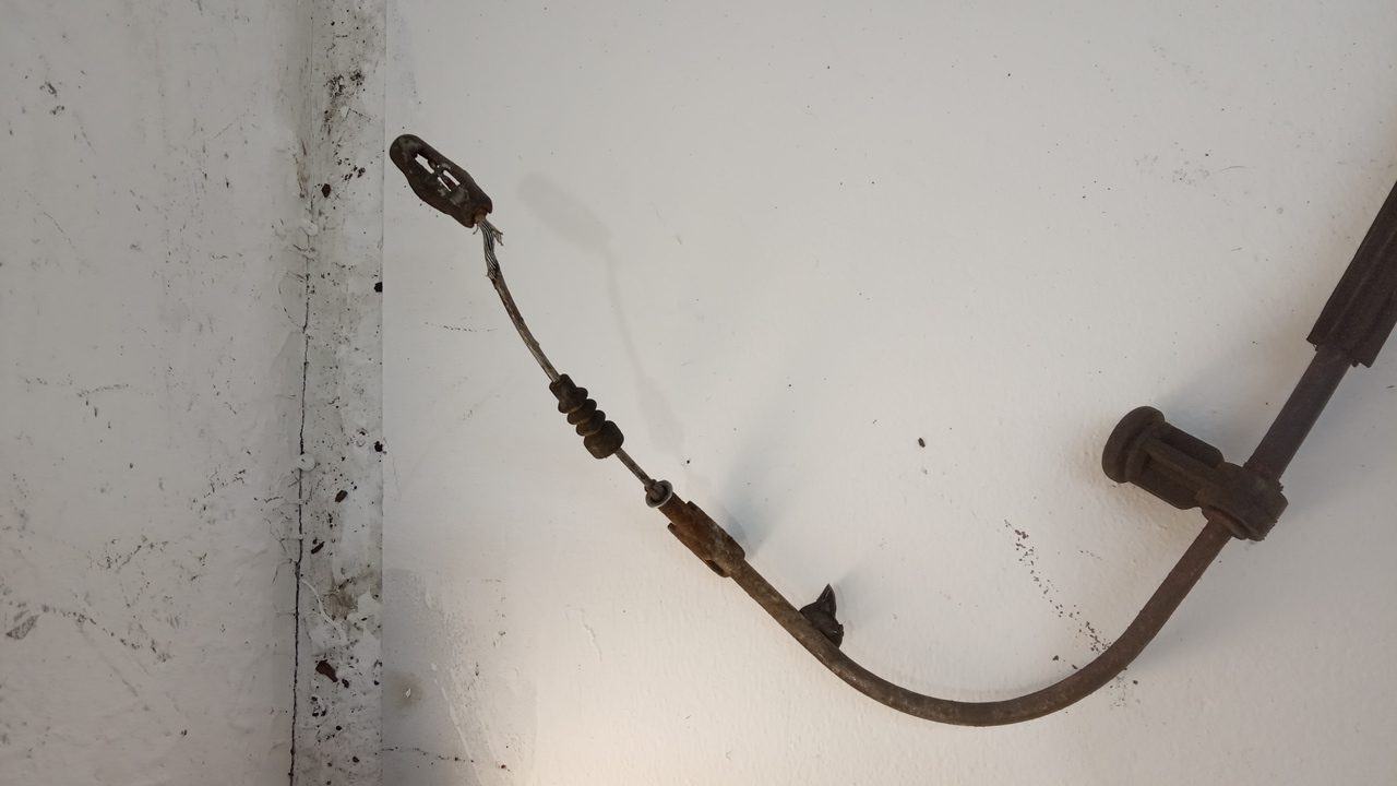 Трос стояночного тормоза центральный