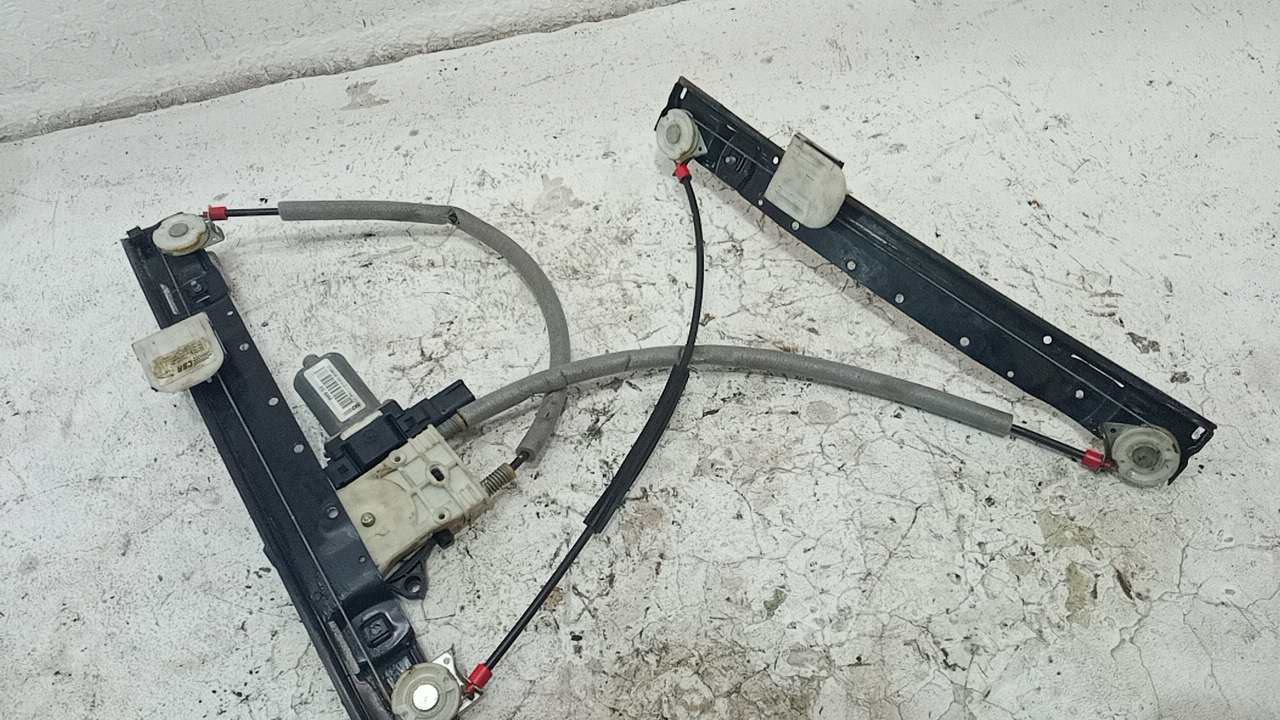 Стеклоподъемник электр. передний правый