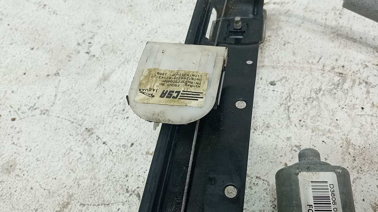 Стеклоподъемник электр. передний правый