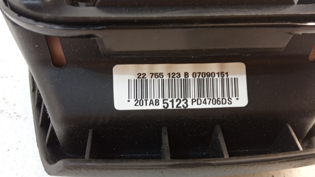 Подушка безопасности в рулевое колесо