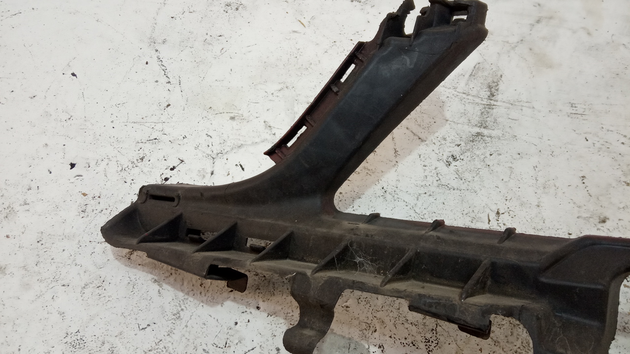 Кронштейн переднего бампера левый