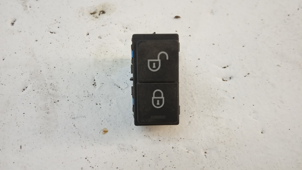 Кнопка центрального замка