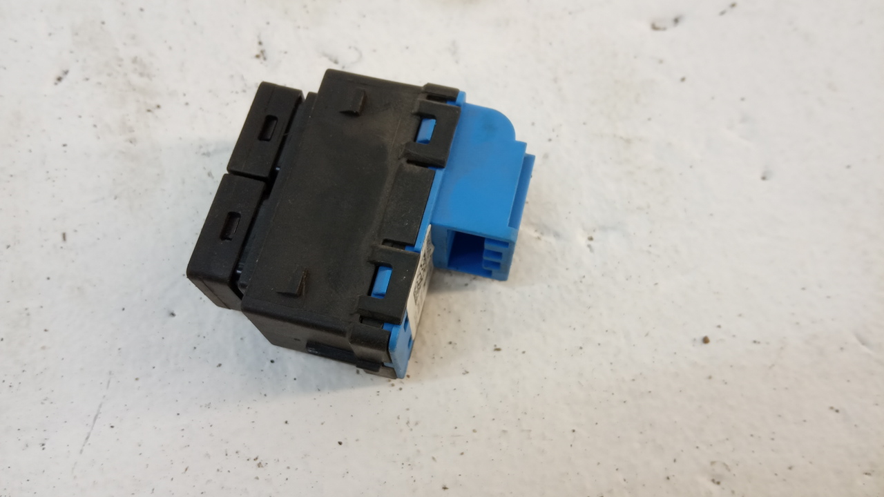 Кнопка центрального замка