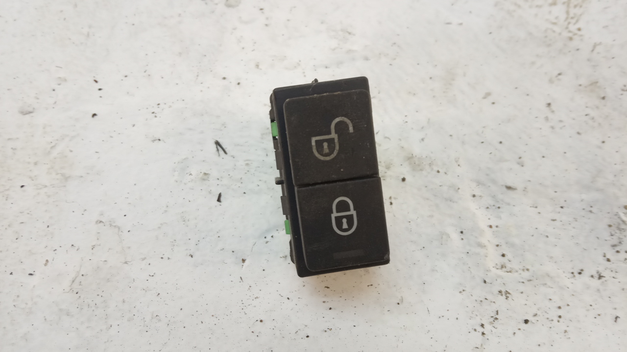 Кнопка центрального замка