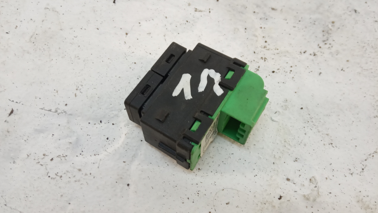 Кнопка центрального замка