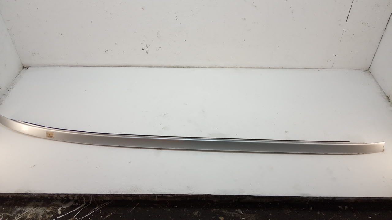 Рейлинг (релинг) правый (планка на крышу)