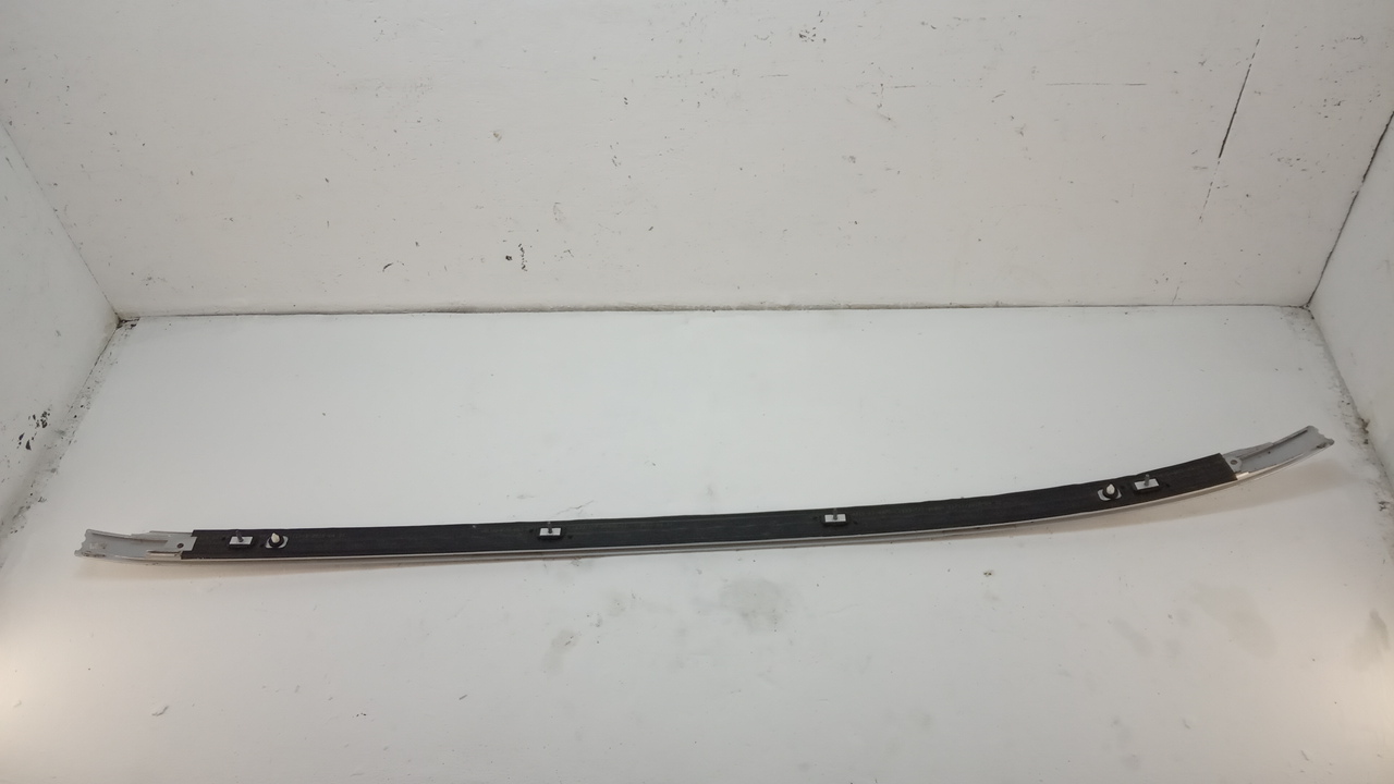 Рейлинг (релинг) правый (планка на крышу)