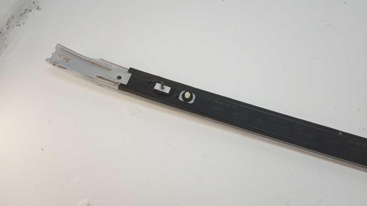 Рейлинг (релинг) правый (планка на крышу)