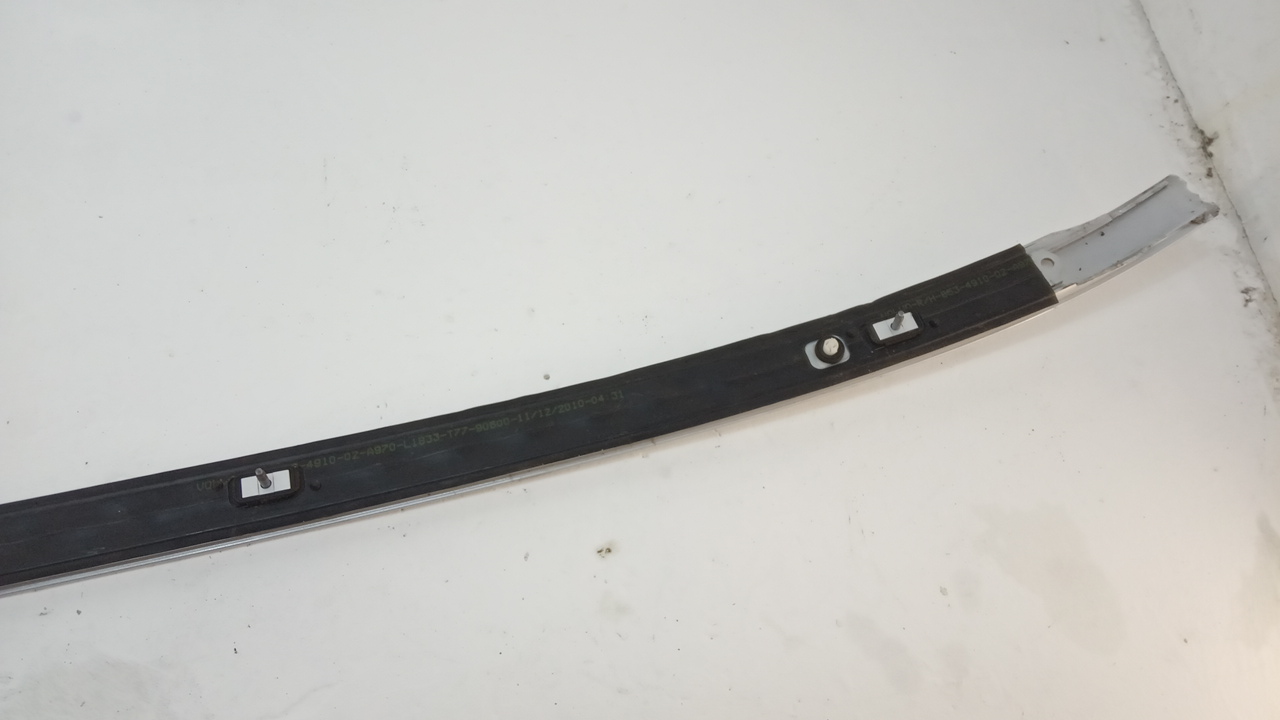 Рейлинг (релинг) правый (планка на крышу)