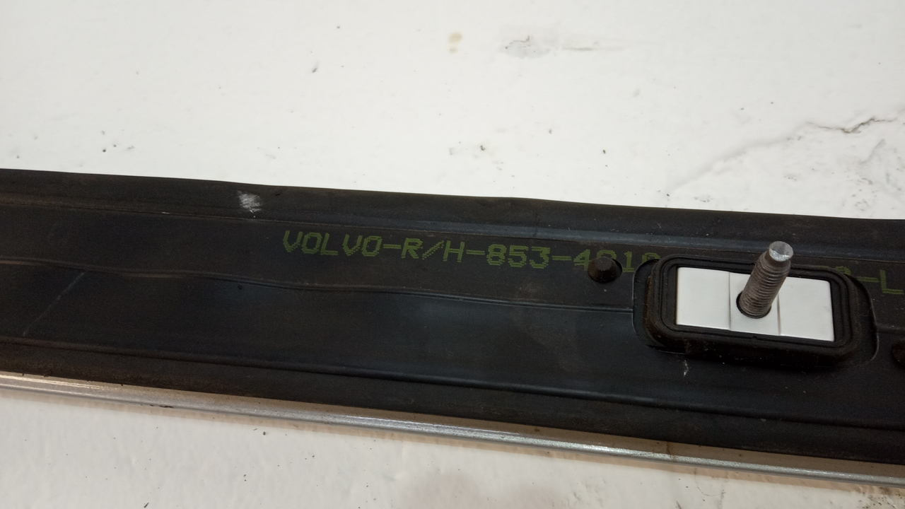 Рейлинг (релинг) правый (планка на крышу)