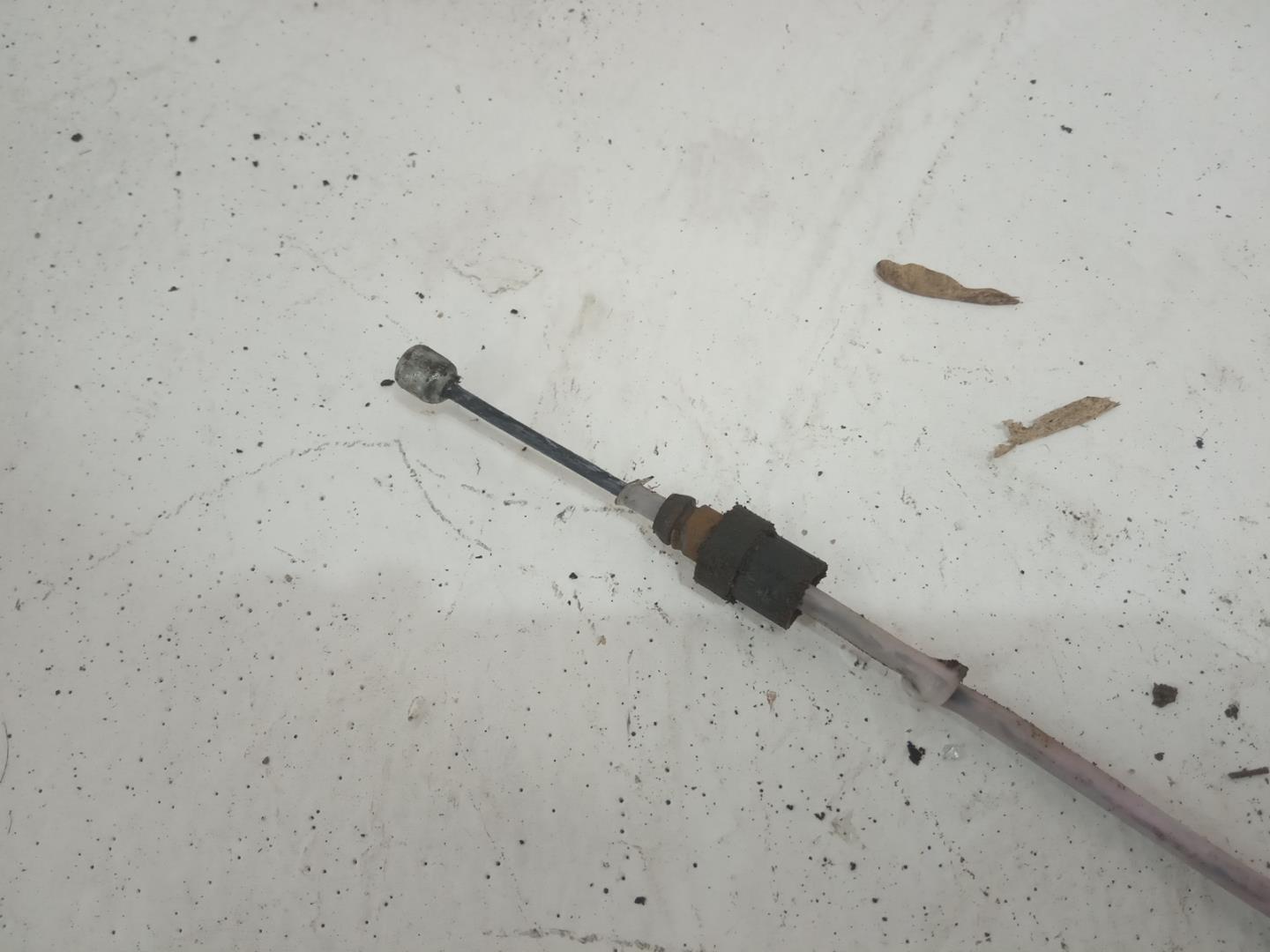 Трос стояночного тормоза левый