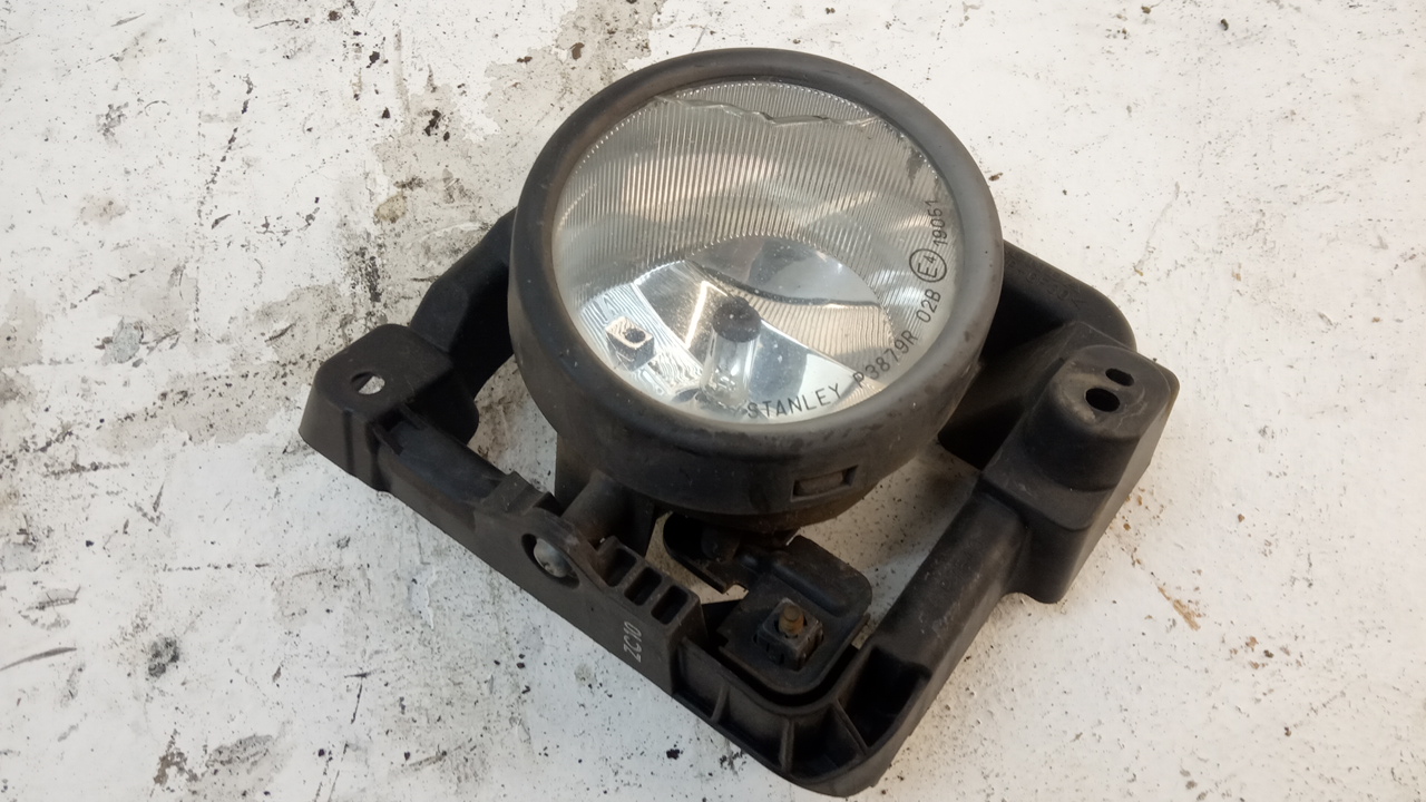 Фара противотуманная правая