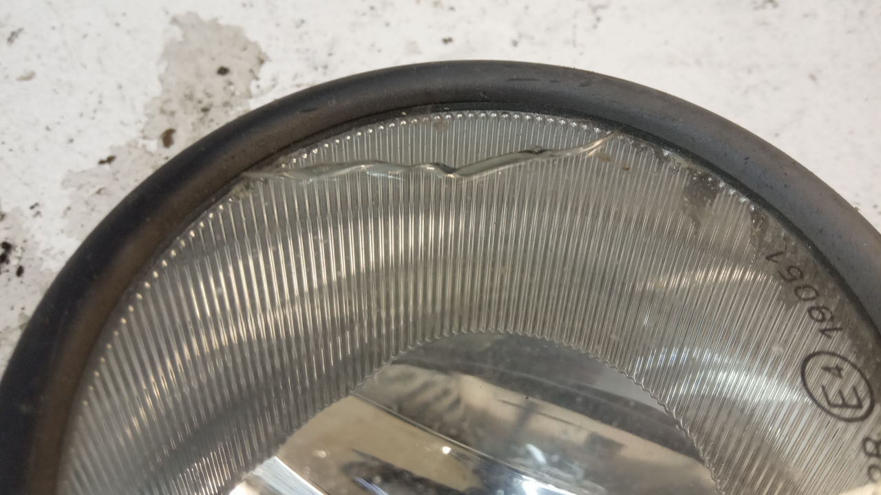 Фара противотуманная правая