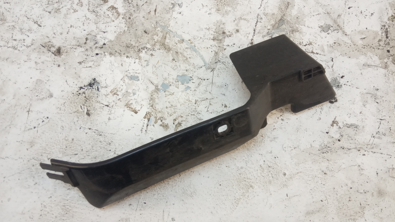 Воздуховод радиатора правый